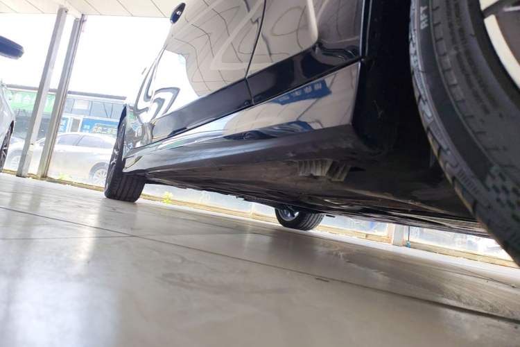 Used BMW 3 Series 2024 320Li M Sport Package Right Side Sill