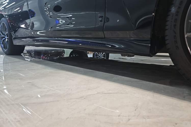 Used BMW 3 Series 2024 325i M Sport Night Edition Package Right Side Sill