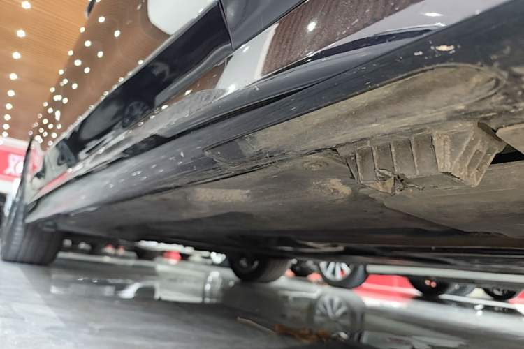 Used BMW 3 Series 2024 325i M Sport Package Right Side Sill