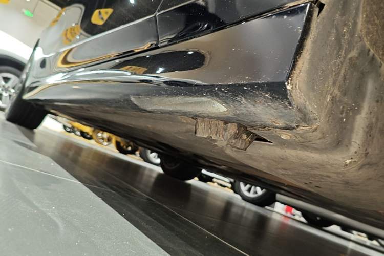 Used BMW 3 Series 2024 325Li M Sport Night Edition Package Right Side Sill