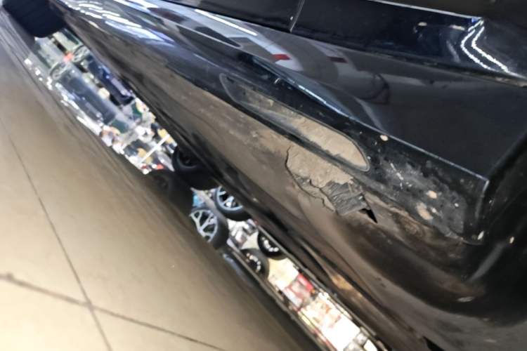 Used BMW 3 Series 2024 325Li M Sport Night Edition Package Right Side Sill