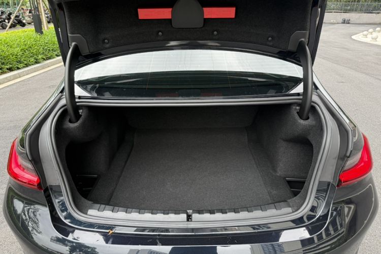 Used BMW 3 Series 2024 325i M Sport Night Edition Package Trunk