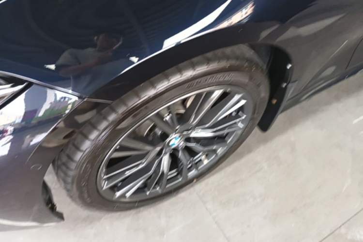 Used BMW 3 Series 2024 325Li M Sport Night Edition Package Left Front Wheel Hub