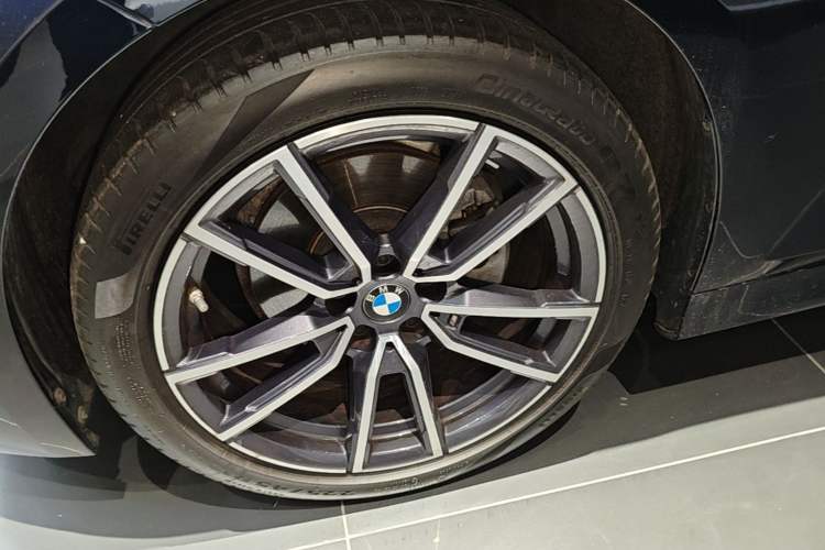 Used BMW 3 Series 2024 325Li M Sport Package Left Front Wheel Hub