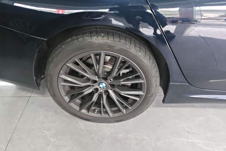 Used BMW 3 Series 2024 325Li M Sport Night Edition Package Right Rear Wheel Hub