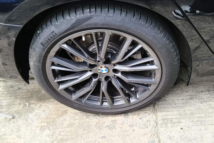 Used BMW 3 Series 2024 325i M Sport Night Edition Package Right Rear Wheel Hub