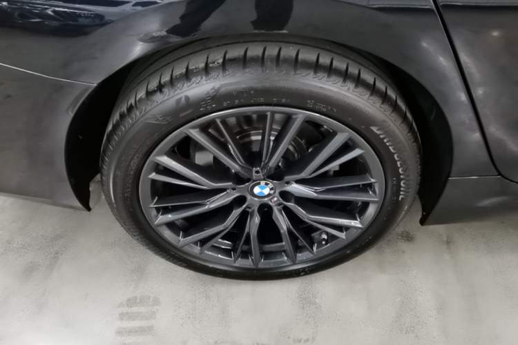 Used BMW 3 Series 2024 325Li M Sport Night Edition Package Right Rear Wheel Hub