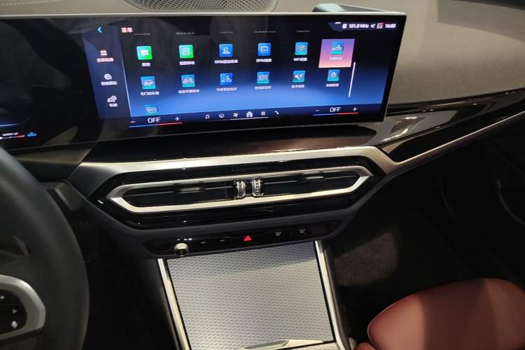 Used BMW 3 Series 2024 325i M Sport Night Edition Package Audio And AC Panel