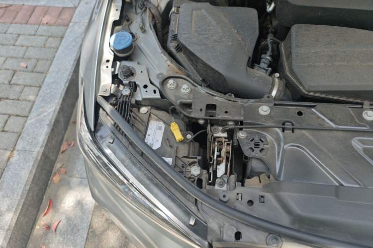Used BMW 3 Series 2024 325Li M Sport Package Engine Bay Right