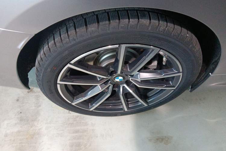 Used BMW 3 Series 2024 325Li M Sport Package Exterior 3