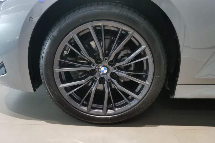 Used BMW 3 Series 2024 325Li M Sport Night Edition Package Left Front Wheel Hub