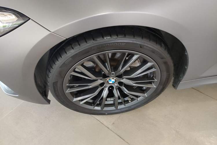 Used BMW 3 Series 2024 325i M Sport Night Edition Package Left Front Wheel Hub