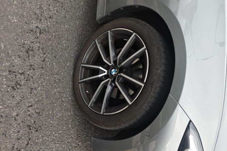 Used BMW 3 Series 2024 325Li M Sport Package Right Front Wheel Hub
