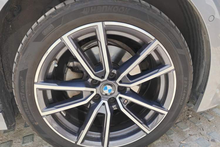 Used BMW 3 Series 2024 325Li M Sport Package Right Front Wheel Hub