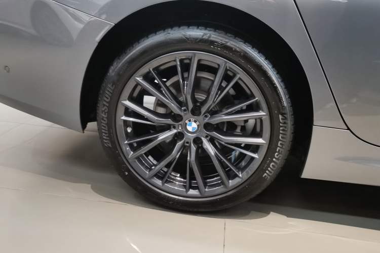 Used BMW 3 Series 2024 325Li M Sport Night Edition Package Right Rear Wheel Hub