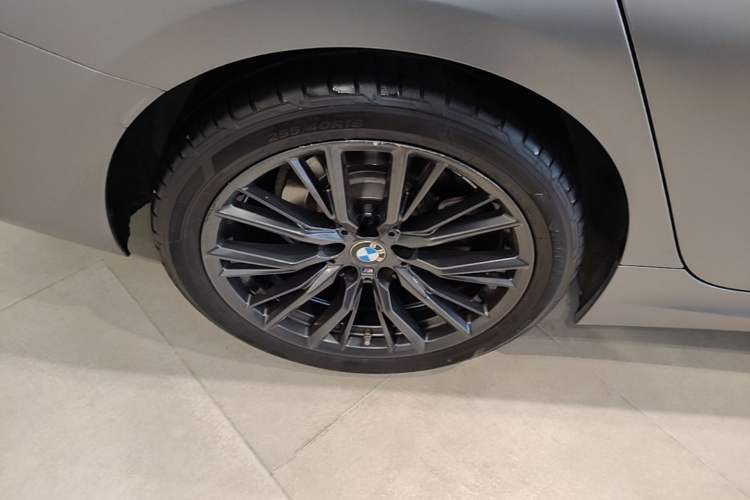 Used BMW 3 Series 2024 325i M Sport Night Edition Package Right Rear Wheel Hub