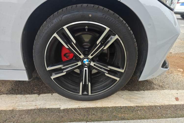 Used BMW 3 Series 2024 325i M Sport Package Right Front Wheel Hub