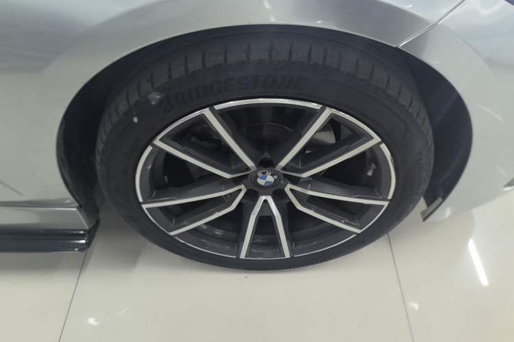 Used BMW 3 Series 2024 320Li M Sport Package Right Front Wheel Hub