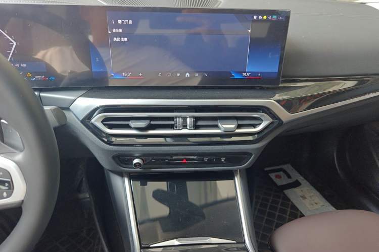 Used BMW 3 Series 2024 320Li M Sport Package Audio And AC Panel