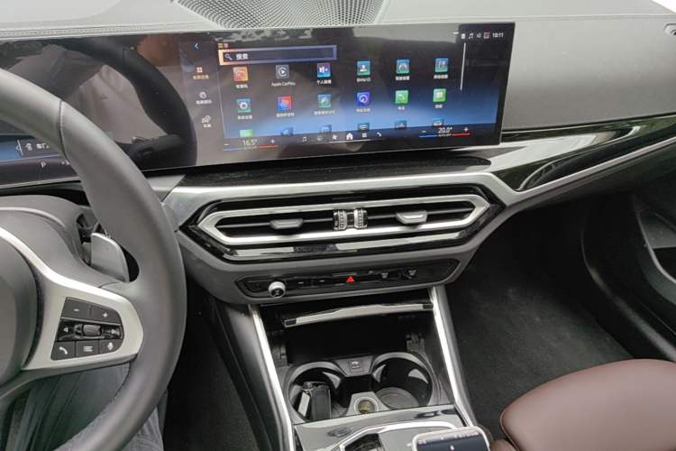 Used BMW 3 Series 2024 320Li M Sport Package Audio And AC Panel