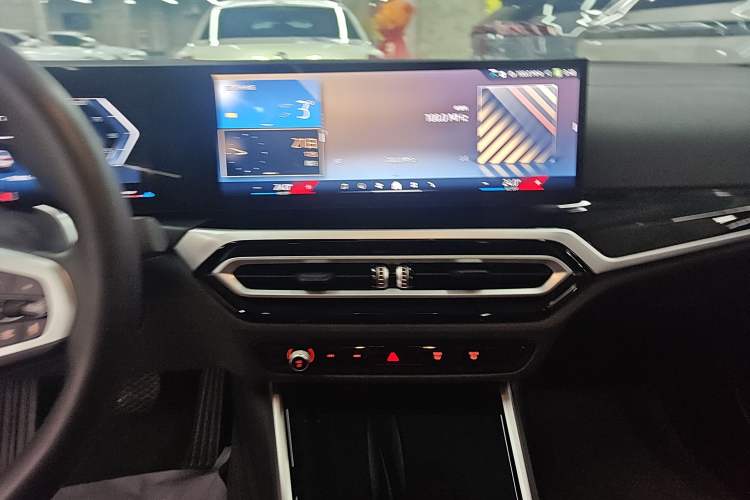 Used BMW 3 Series 2024 320Li M Sport Package Audio And AC Panel