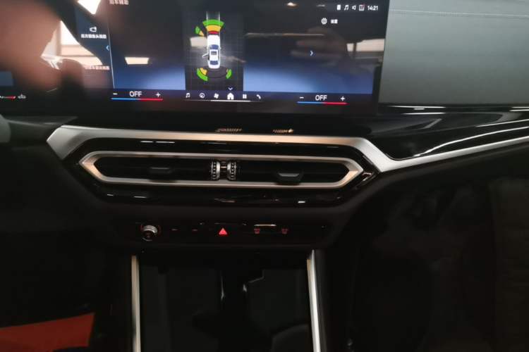 Used BMW 3 Series 2024 320i M Sport Package Audio And AC Panel