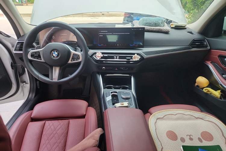 Used BMW 3 Series 2024 325i M Sport Package Center Console