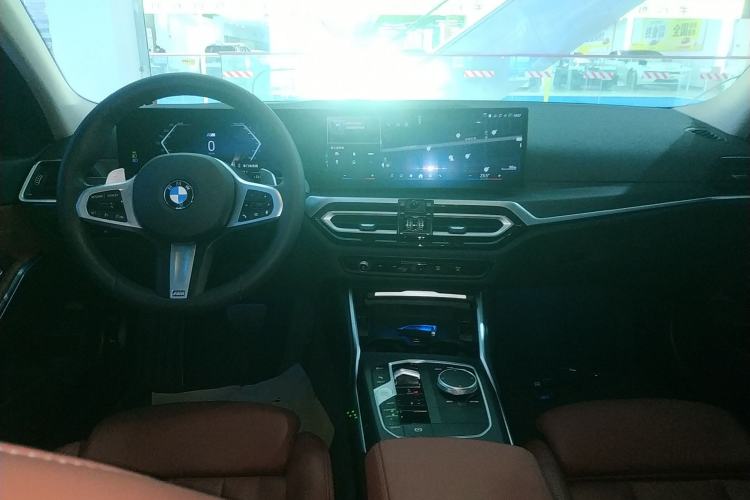 Used BMW 3 Series 2024 325i M Sport Package Center Console