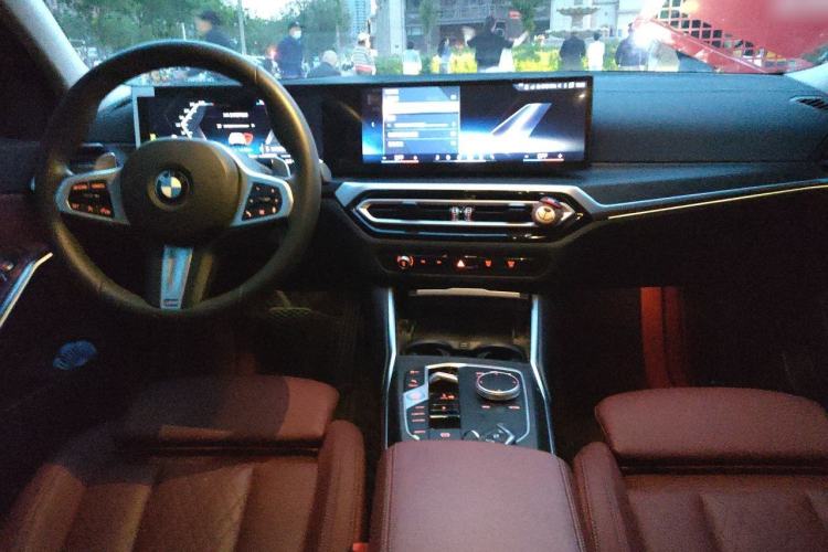 Used BMW 3 Series 2024 325i M Sport Package Center Console