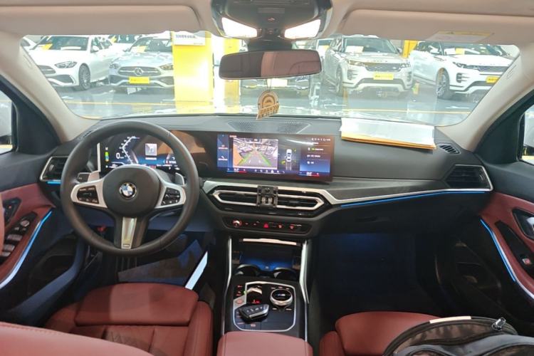 Used BMW 3 Series 2024 325i M Sport Package Center Console