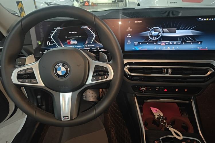 Used BMW 3 Series 2024 325i M Sport Package Center Console
