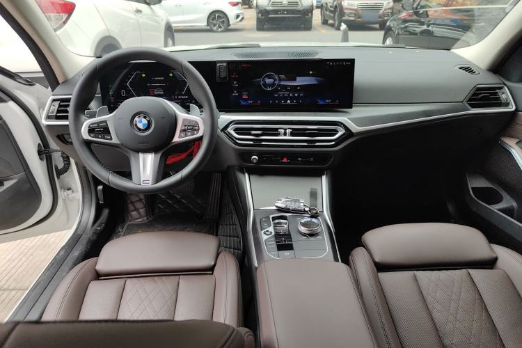 Used BMW 3 Series 2024 325i M Sport Package Center Console