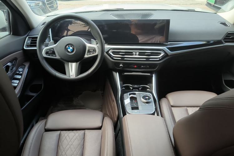 Used BMW 3 Series 2024 320i M Sport Package Center Console