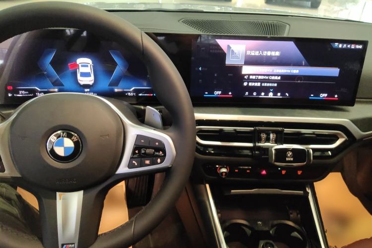 Used BMW 3 Series 2024 325i M Sport Package Center Console