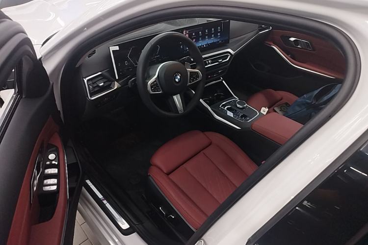 Used BMW 3 Series 2024 325i M Sport Package Driver Seat