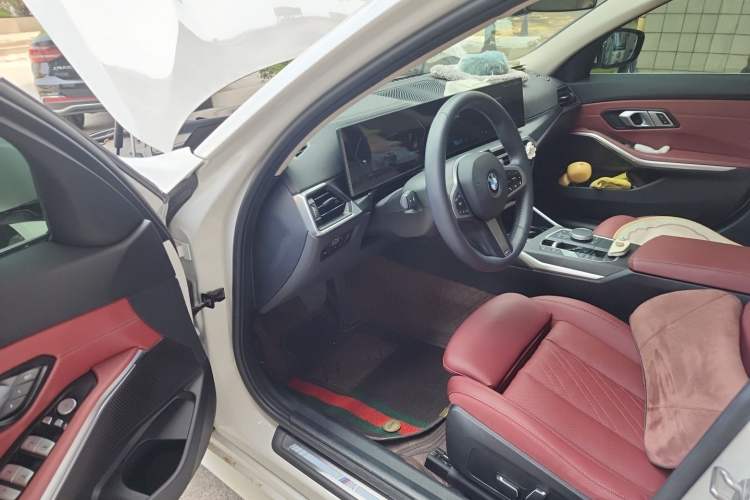 Used BMW 3 Series 2024 325i M Sport Package Driver Seat