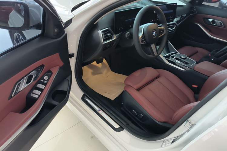 Used BMW 3 Series 2024 320i M Sport Package Driver Seat