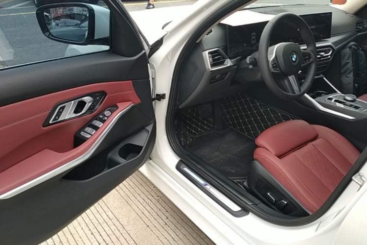 Used BMW 3 Series 2024 325i M Sport Package Driver Seat