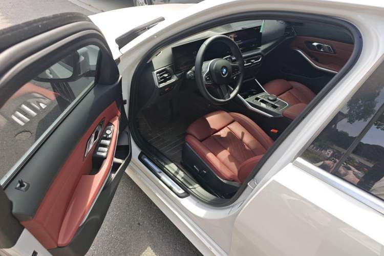Used BMW 3 Series 2024 325i M Sport Package Driver Seat