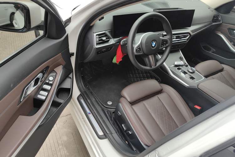 Used BMW 3 Series 2024 325i M Sport Package Driver Seat