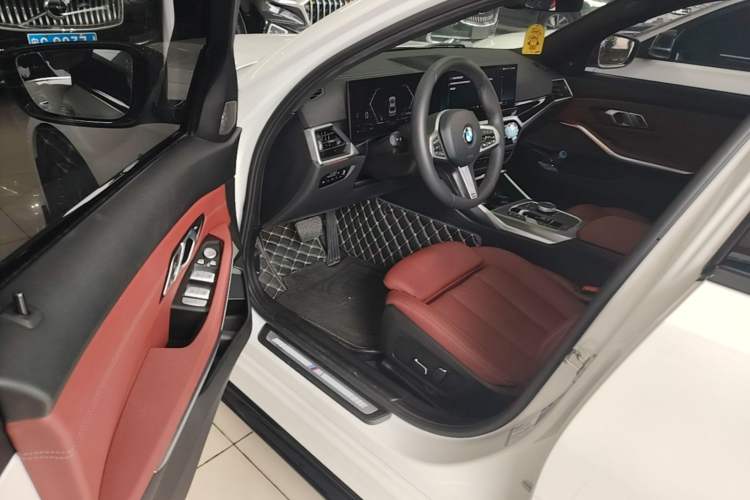 Used BMW 3 Series 2024 325i M Sport Night Edition Package Driver Seat
