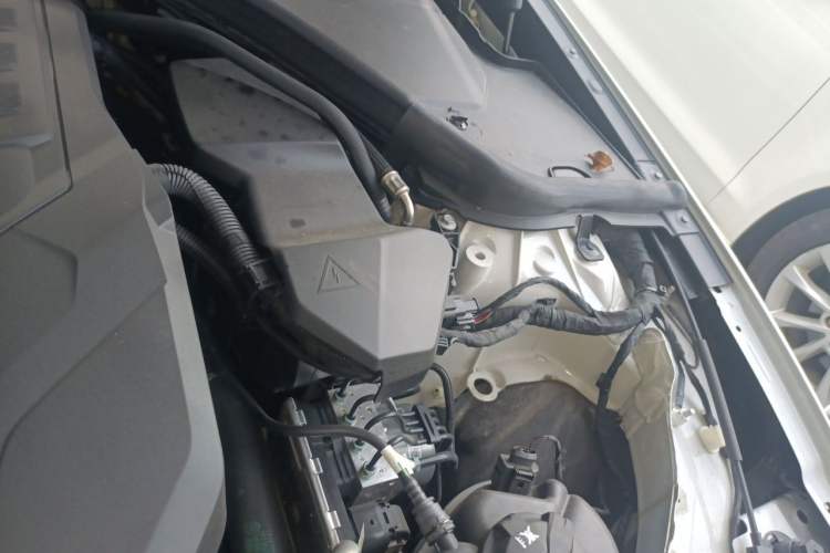 Used BMW 3 Series 2024 325Li M Sport Package Engine Bay Left