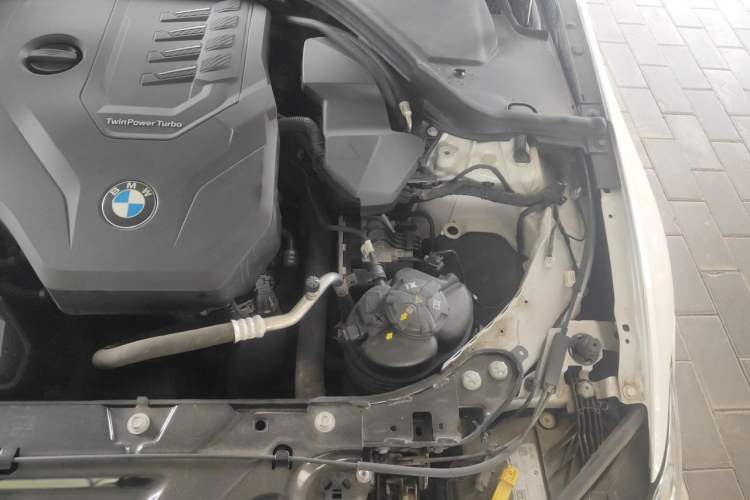 Used BMW 3 Series 2024 325i M Sport Package Engine Bay Left