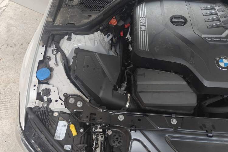 Used BMW 3 Series 2024 325i M Sport Package Engine Bay Right
