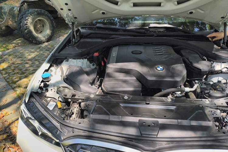 Used BMW 3 Series 2024 325i M Sport Package Engine Bay Right