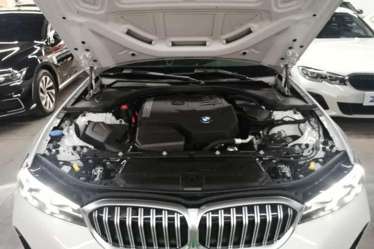 Used BMW 3 Series 2024 320i M Sport Package Engine Bay