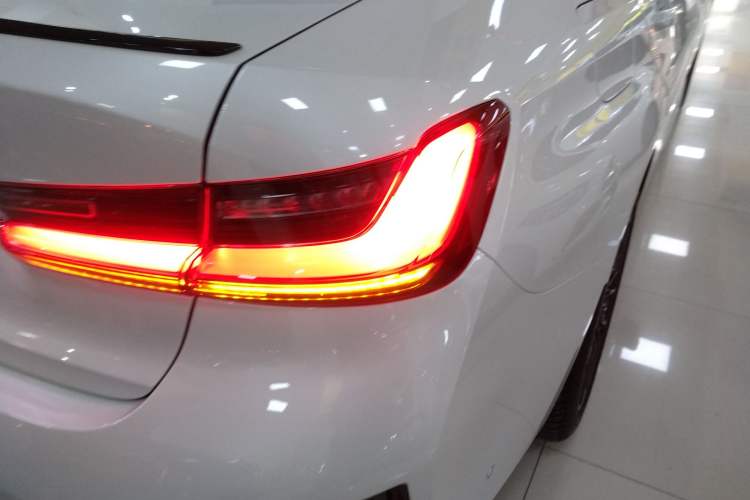 Used BMW 3 Series 2024 325i M Sport Night Edition Package Exterior 3