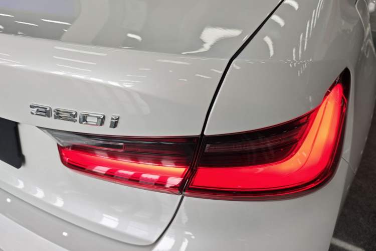 Used BMW 3 Series 2024 320i M Sport Package Exterior 3