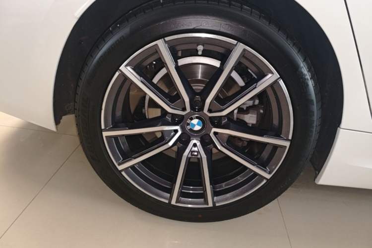 Used BMW 3 Series 2024 320i M Sport Package Exterior 3