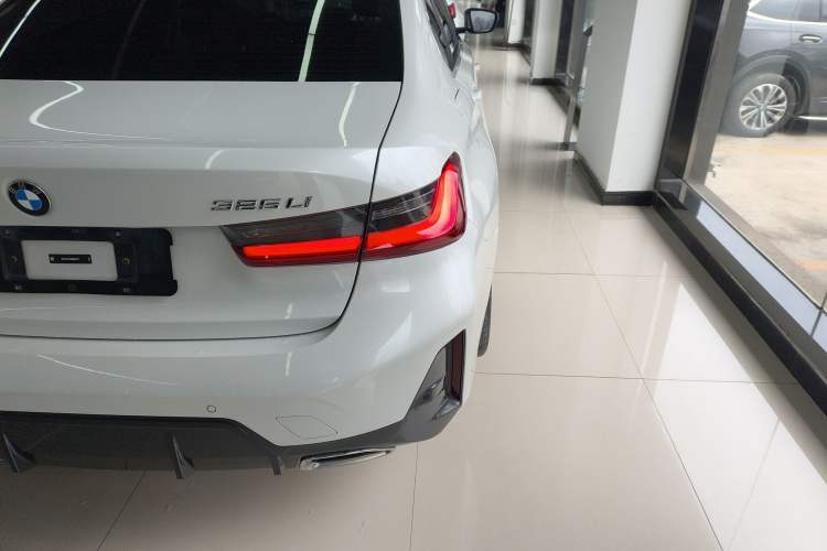 Used BMW 3 Series 2024 325Li M Sport Package Exterior 3